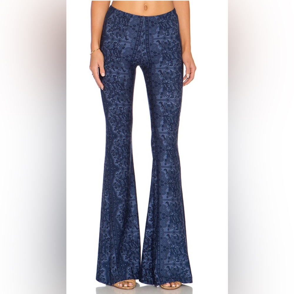 Novella Royale Janis Bells in Indigo Chantilly Size Medium